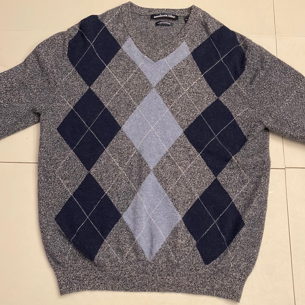 Super soft 100% cashmere v-neck argyle sweater